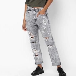 AMERICAN EAGLE distressed grey jeans